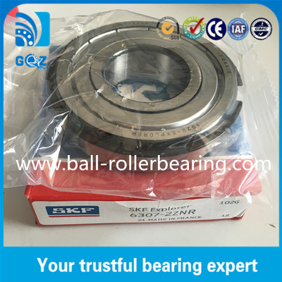 โลหะป้องกัน SKF 6307-2ZNR กล่องกล่องลึกที่มีวงแหวน Snap