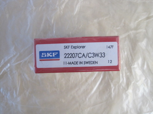 SKF 22207CA / W33 หัวหินม้วนกลมที่มีกรงเหล็ก / ทองแดงสําหรับการผลิตเครื่องจักร